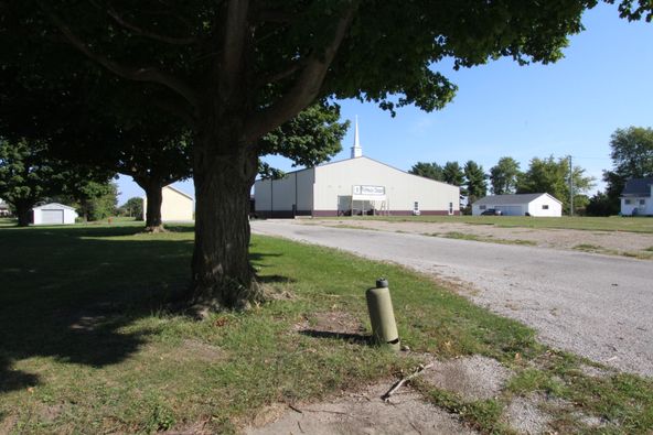800 Front St., Gays, IL 61928